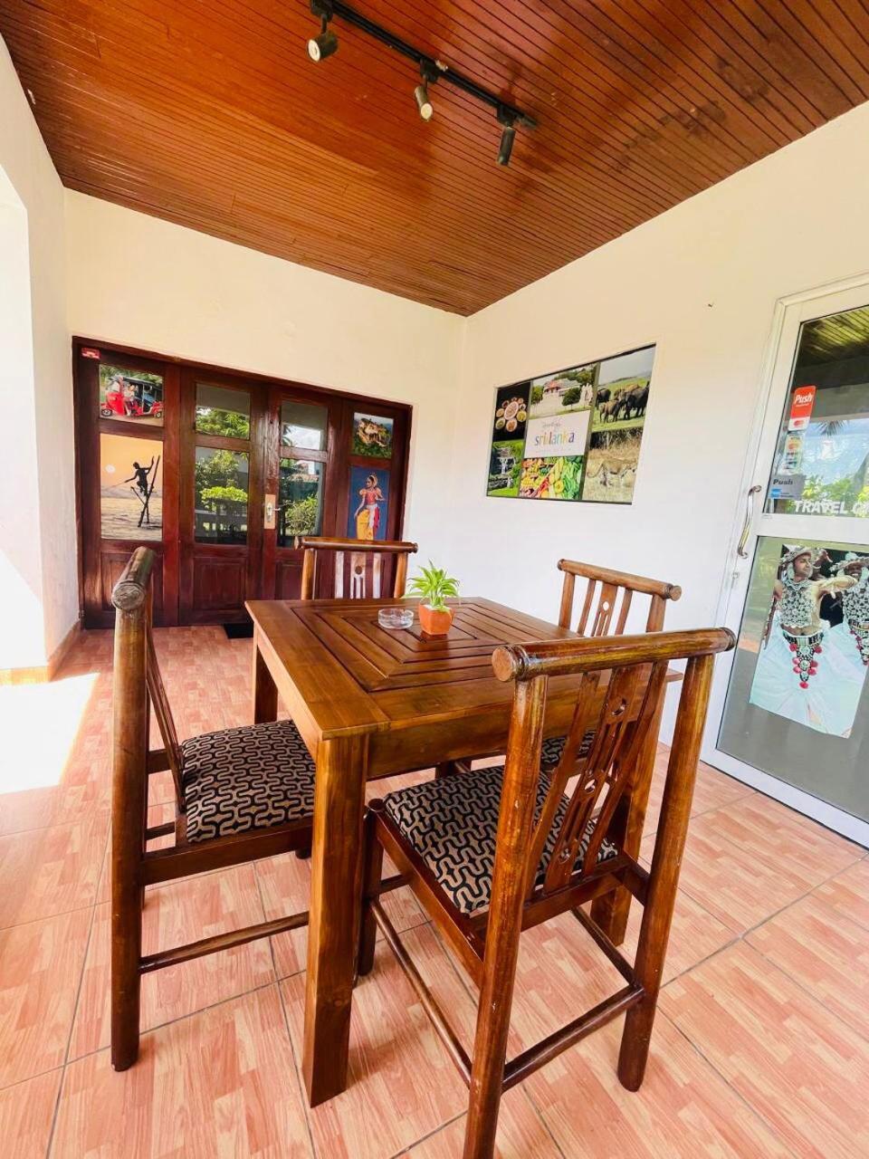 The Beez Hotel เนกอมโบ ภายนอก รูปภาพ