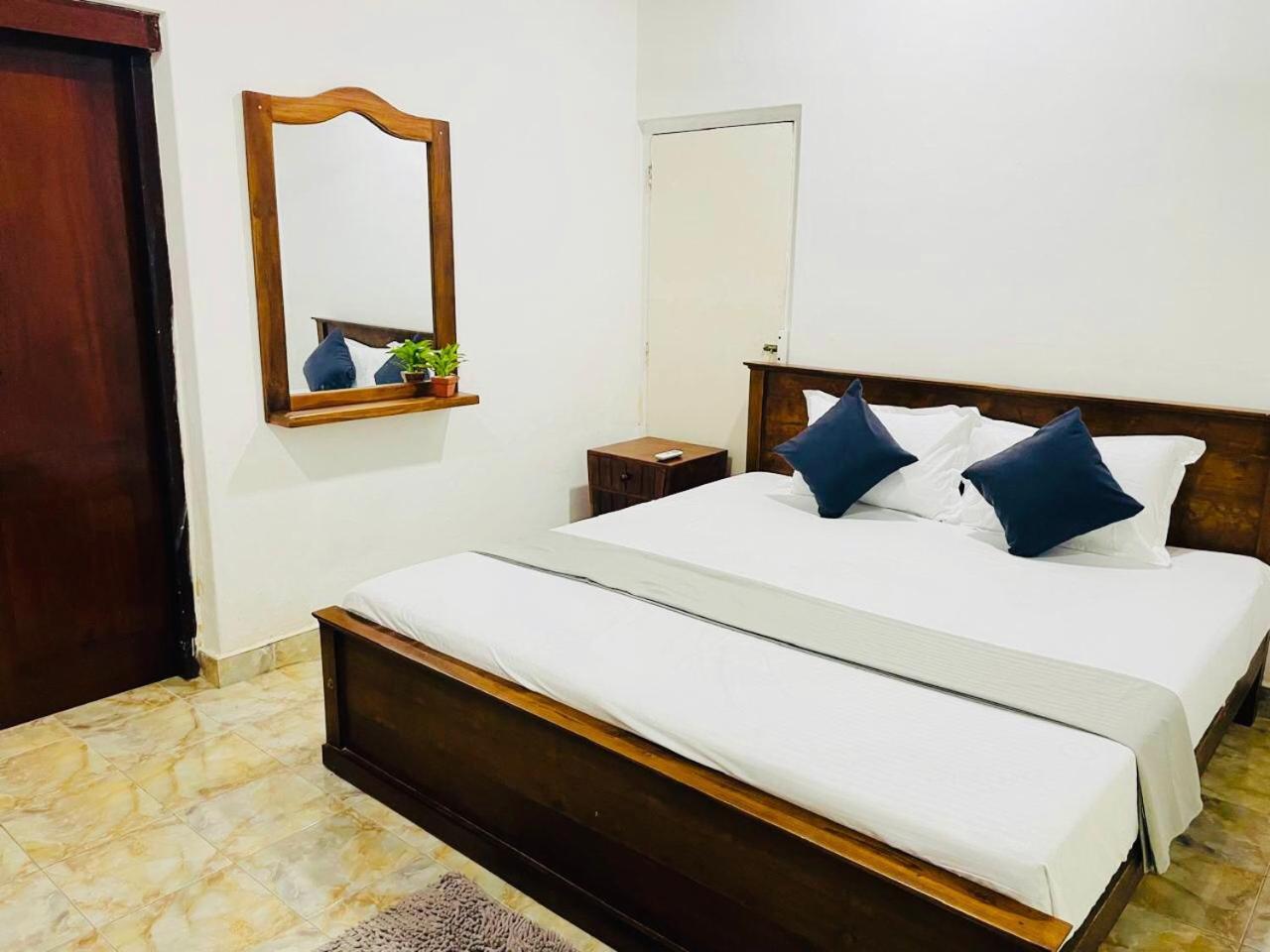 The Beez Hotel เนกอมโบ ภายนอก รูปภาพ