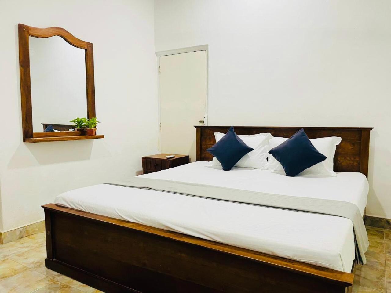 The Beez Hotel เนกอมโบ ภายนอก รูปภาพ