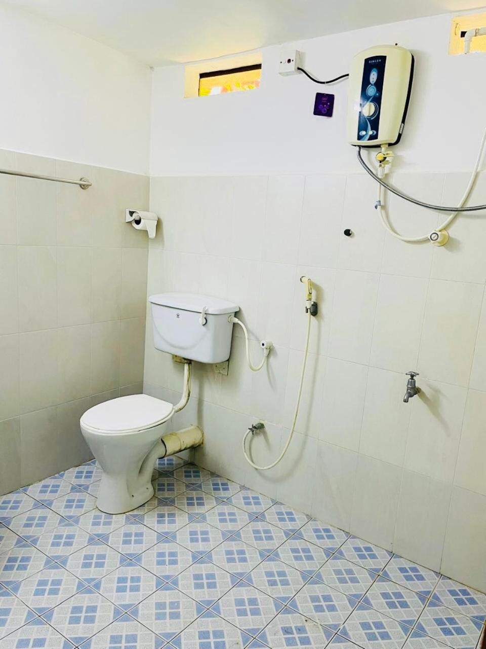 The Beez Hotel เนกอมโบ ภายนอก รูปภาพ